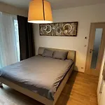 Appartement Garden Tower - 8 Min Do Centra, Garaz