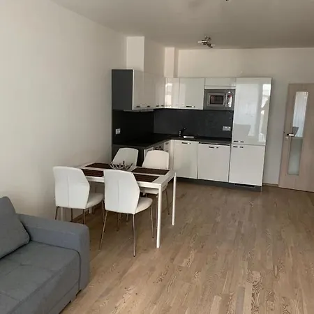 Apartamento Garden Tower - 8 Min Do Centra, Garaz