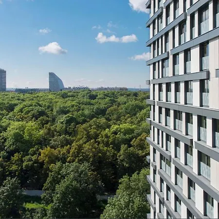 Garden Tower - 8 Min Do Centra, Garaz Apartamento