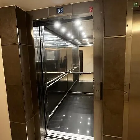 Apartamento Garden Tower - 8 Min Do Centra, Garaz