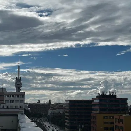 Garden Tower - 8 Min Do Centra, Garaz Appartement *