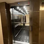 Apartment Garden Tower - 8 Min Do Centra, Garaz