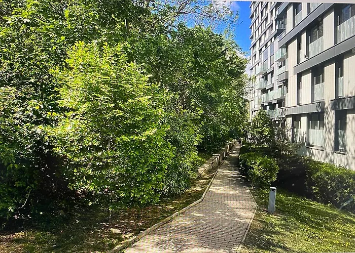 Appartement Garden Tower - 8 Min Do Centra, Garaz